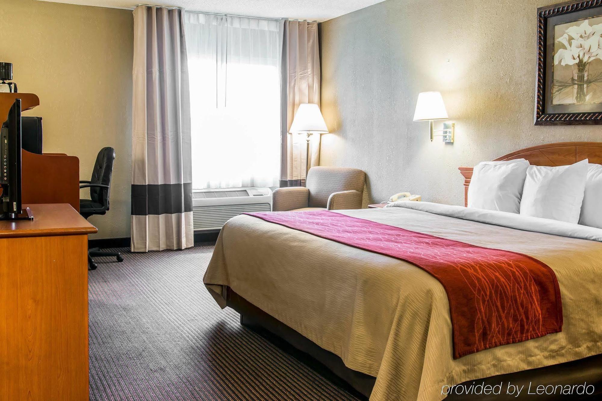Отель Baymont By Wyndham Flint Airport North Экстерьер фото